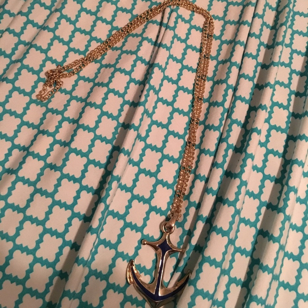Gold anchor necklace