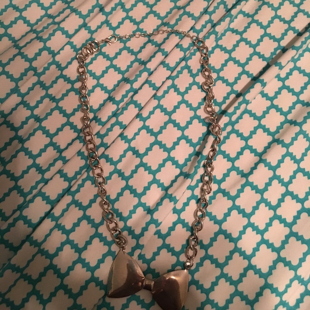 Bow tie collar silver necklace