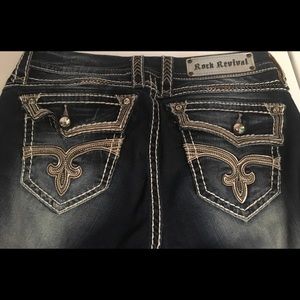 BUCKLE Rock Revival Eleanor Easy Boot Cut Jeans.