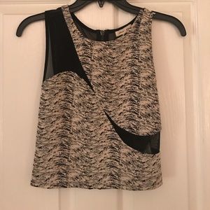 Black/white crop top