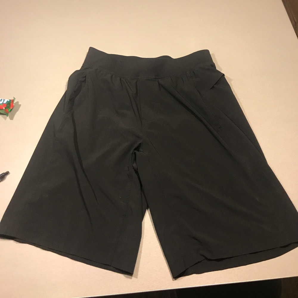 Men's lululemon core shorts!