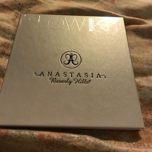 Anastasia Beverly Hills glow kit