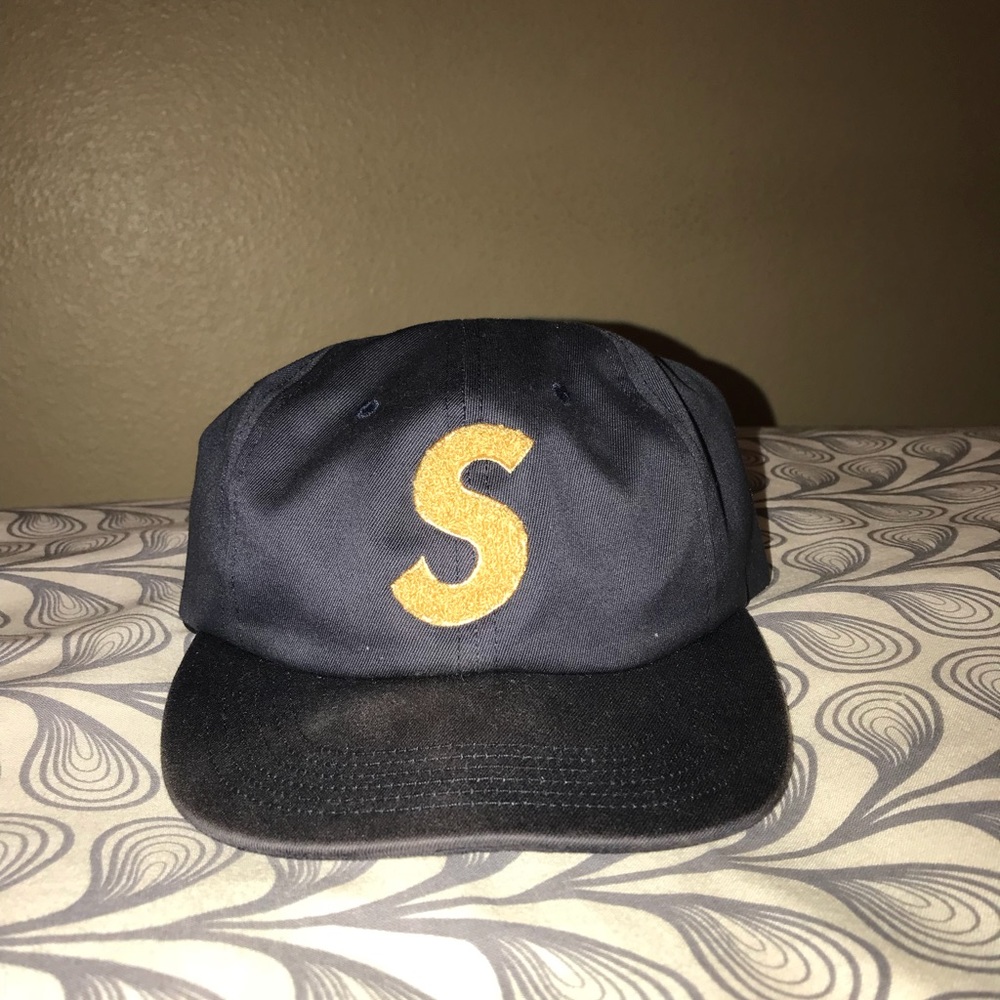 Supreme Chenille S logo hat