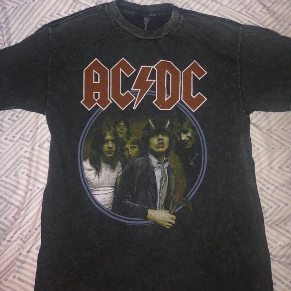 AC/DC BAND T SHIRT