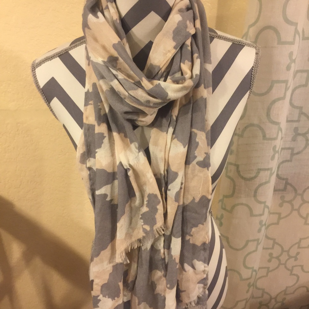 Gap floral scarf
