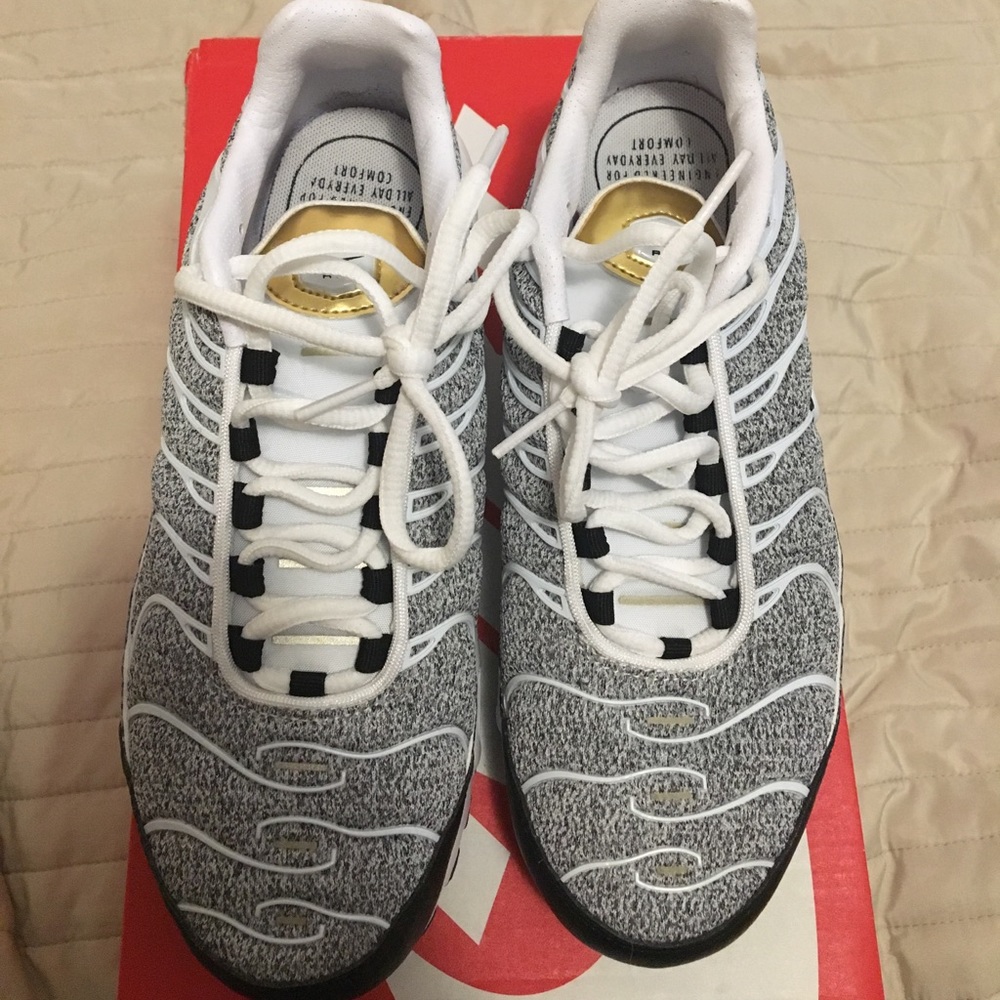 Women's air max plus se