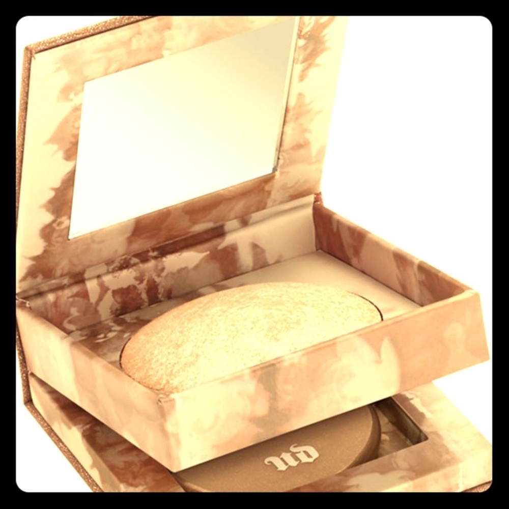 Urban Decay NAKED ILLUMINATED