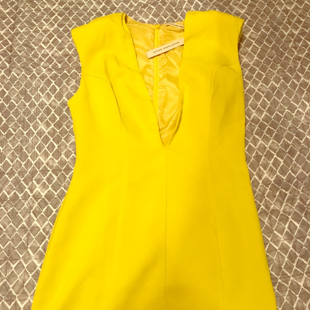 Stelly-Fitted yellow mini low v cut dress