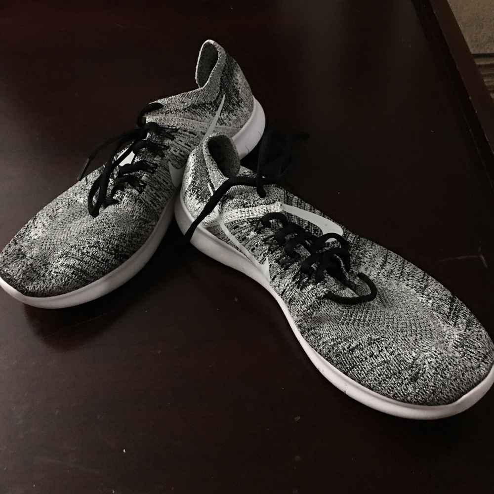 Nike Flyknit free runs