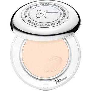 It Cosmetics Confidence in a Compact in Fair