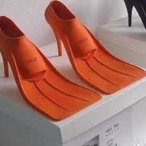 Meet your Posher, Mona