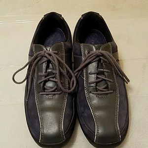 Clarks women's blue nubuck leather sneakers 7.5M