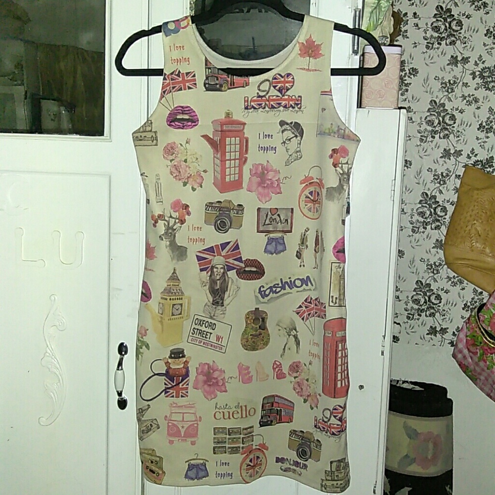 Cream Artsy British Invasion Sheath Dress Size S