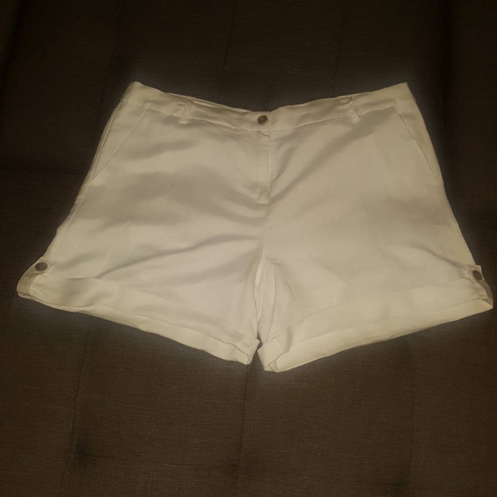 Cuffed Linen Shorts