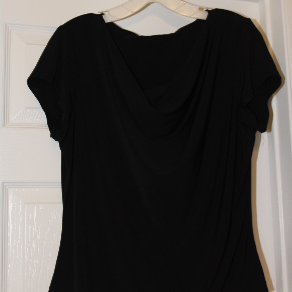 Short sleeve blouse.