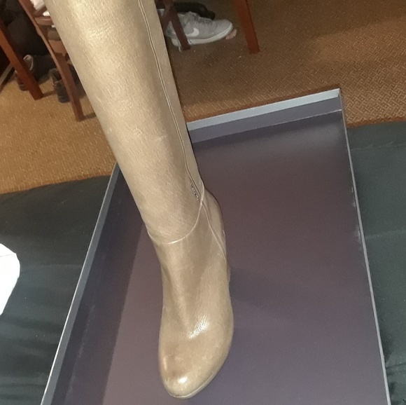 Prada boots - Picture 2 of 6