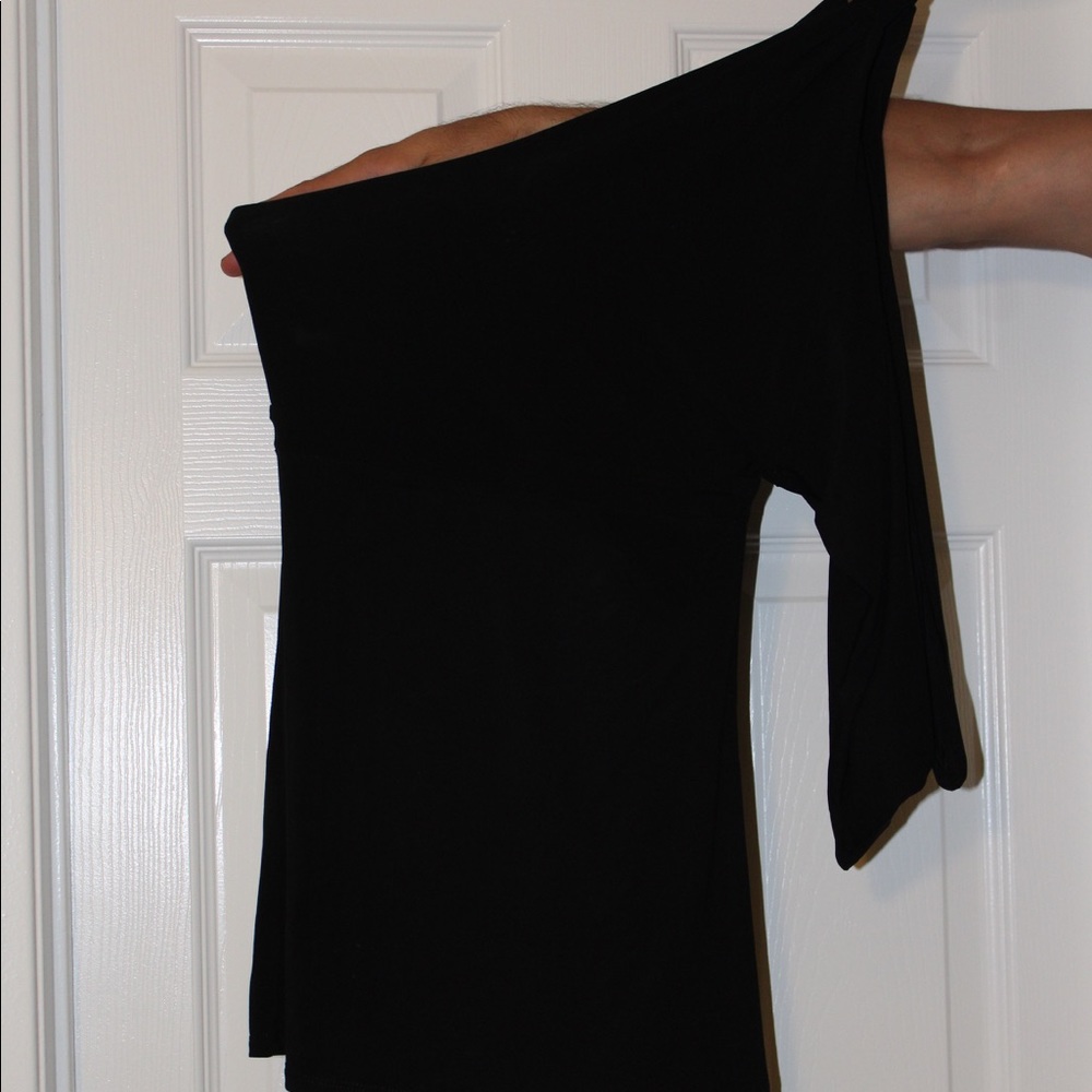 BCBG one sleeve top