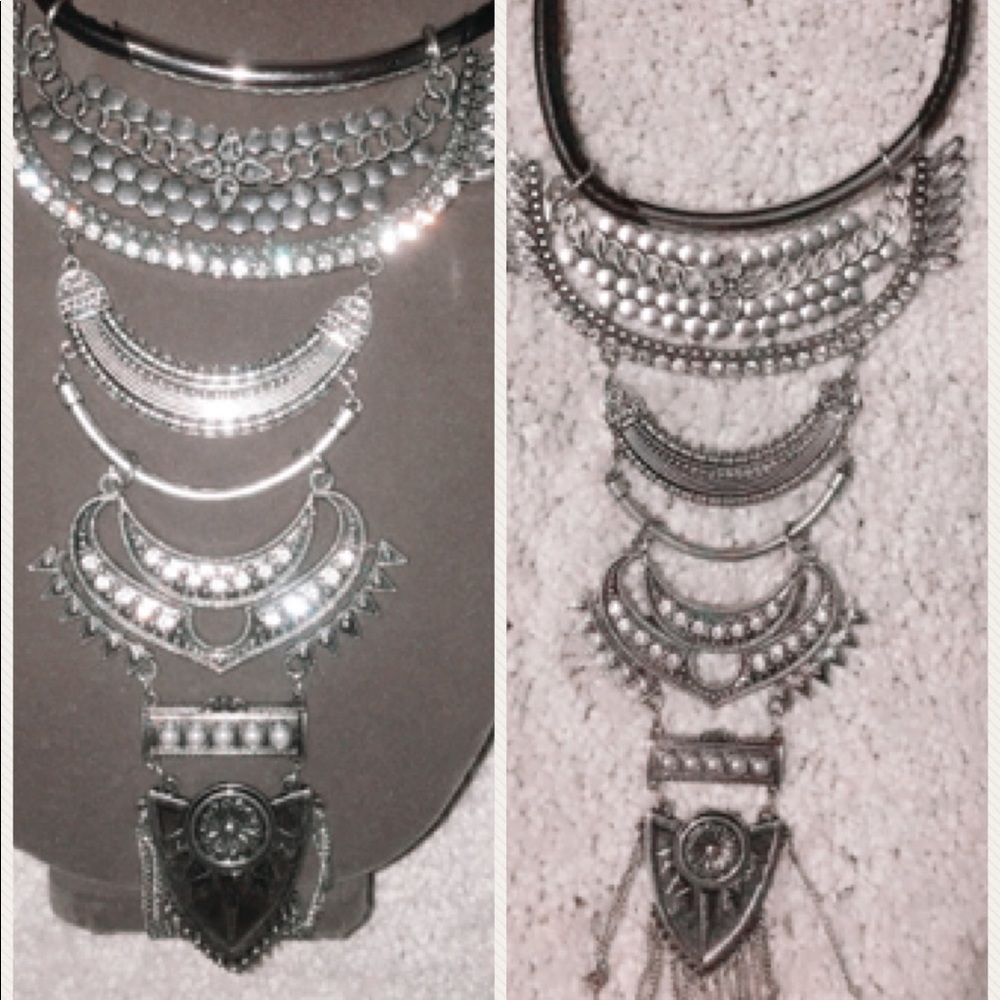 Beautiful statement Necklace must have !