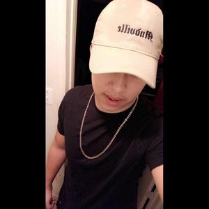 Meet your Posher, Eulises