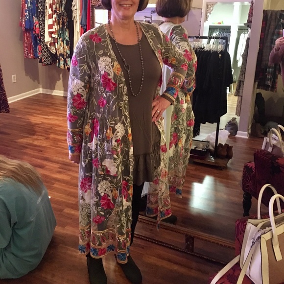 FLASH SALE!!!  FLORAL EMBROIDERED LONG CARDIGAN~ - Picture 4 of 4