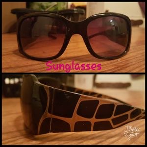 Sunglasses! DO NOT BUY. I'll Make U Ur Own Bundle