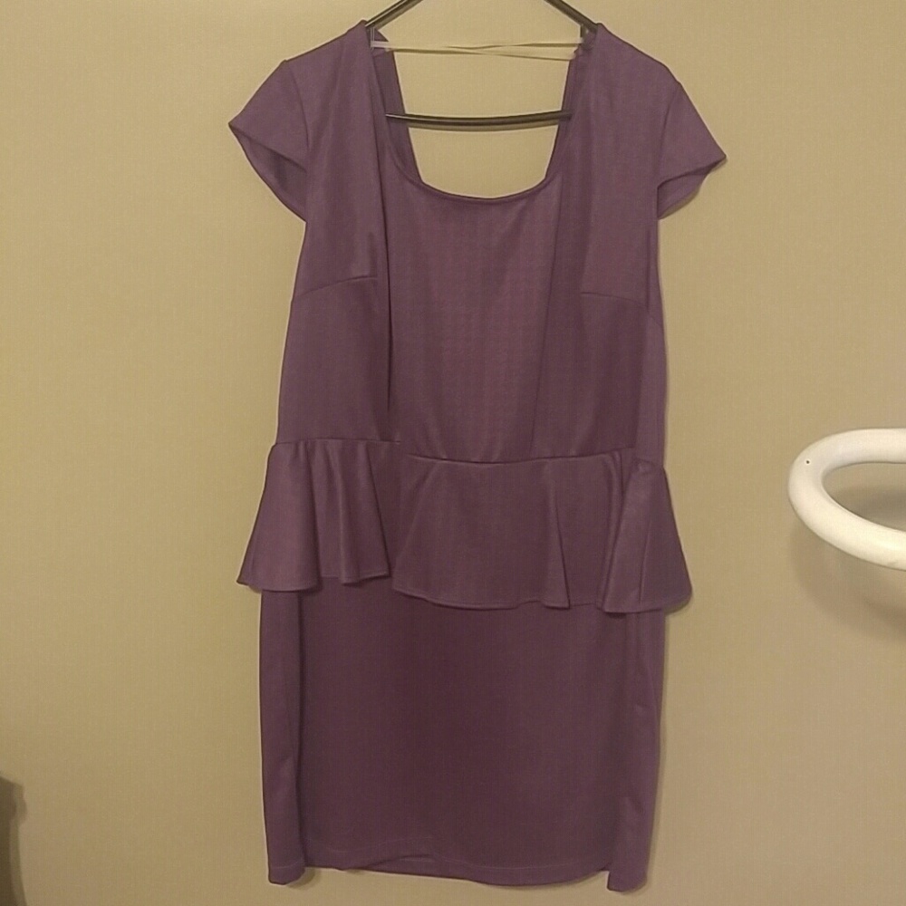 Lot of Four (4) Dresses / Fitted