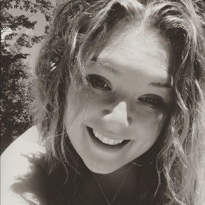 Meet your Posher, Emilee