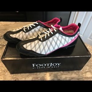 Women's golf shoes