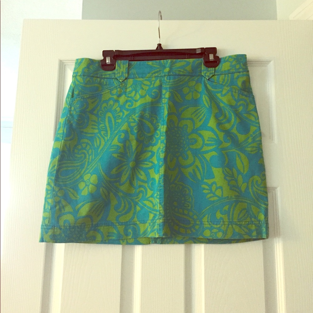 Lilly Pulitzer- beautiful skirt 💙💚 GUC. Size 10
