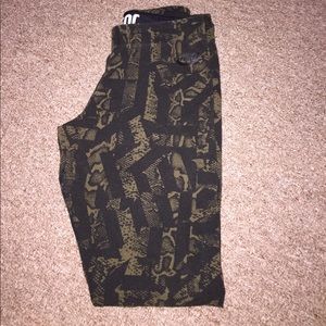 NIKE TIGHTS IN OLIVE/BLACK