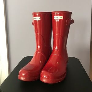 Hunter rain boots, like new, Size 8 cherry red.