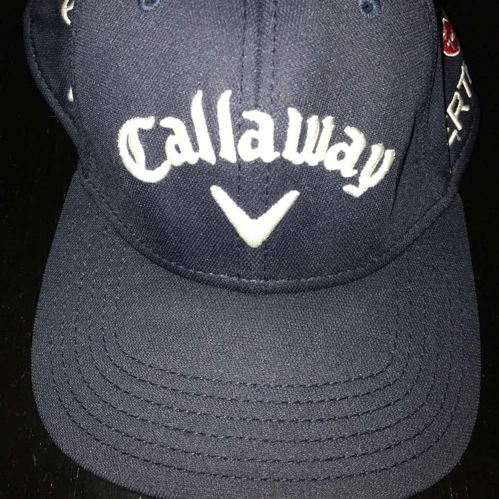 Men's Callaway navy golf hat.