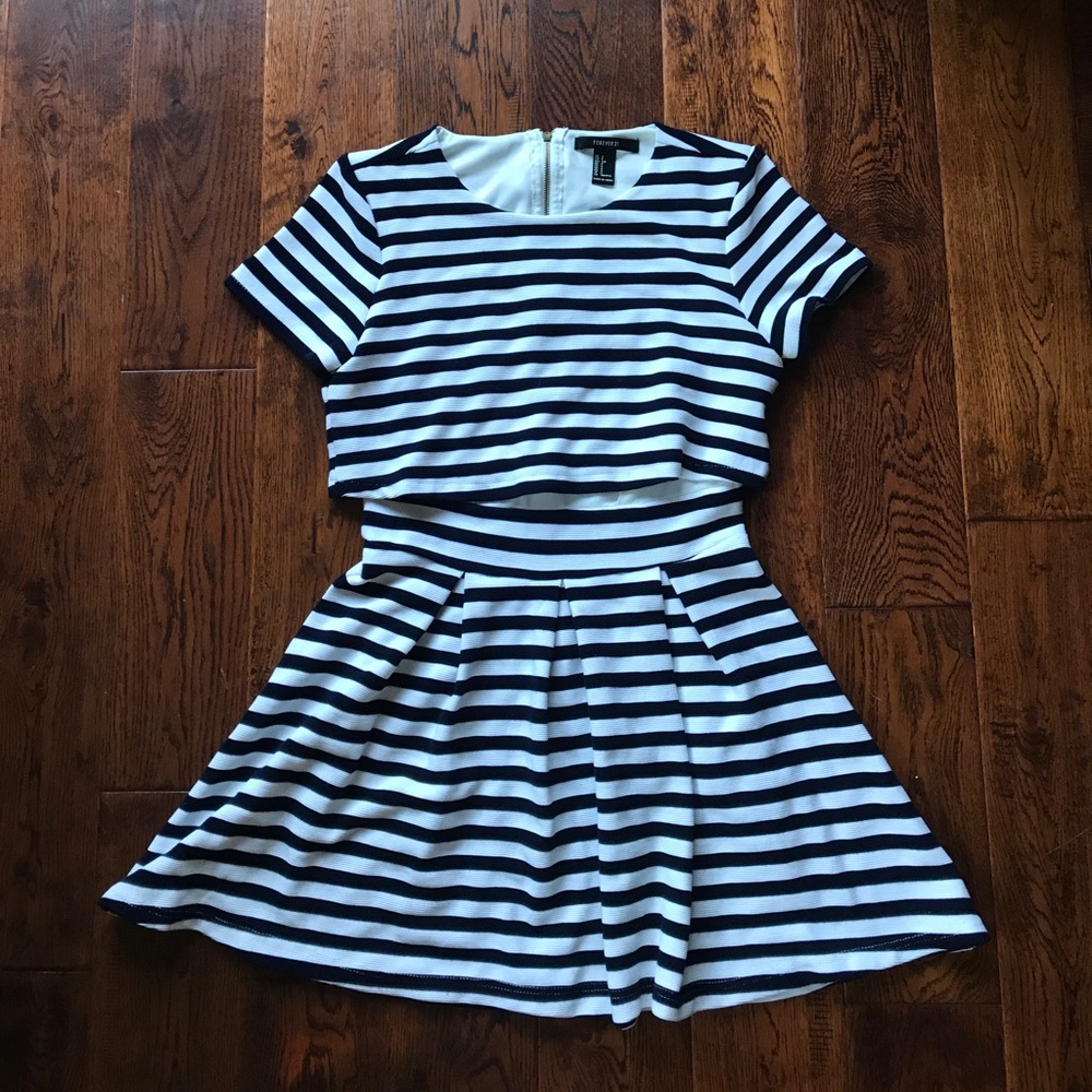 Gorgeous strip dress☀️