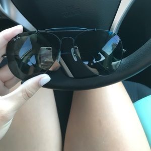 All black ray ban aviators
