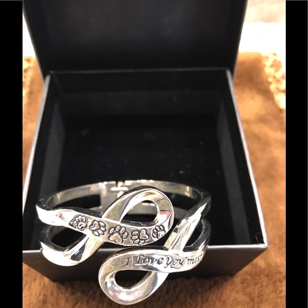 Bracelet, let people know how much you care.⭐️🎁🎁