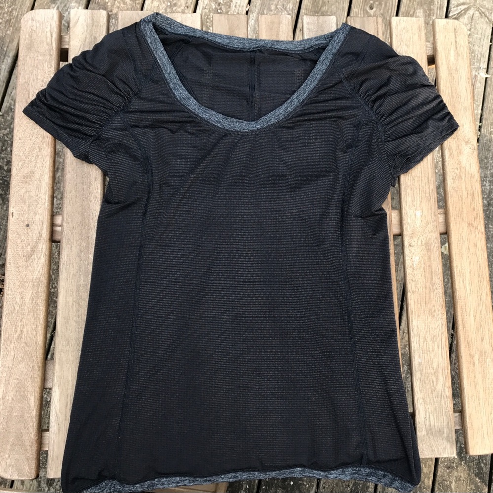 Lululemon running tee ⚡️FINAL PRICE⚡️