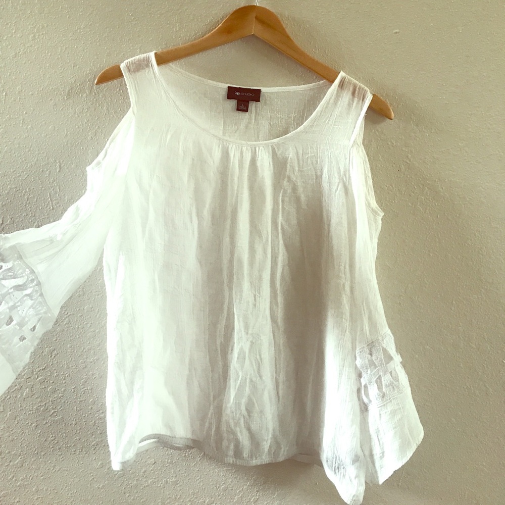Hello summer breeze 💫cold shoulder top