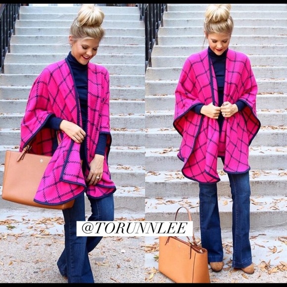 ❗️1 left❗️🎉HP!!🎉Hot pink and navy shawl - Picture 2 of 2