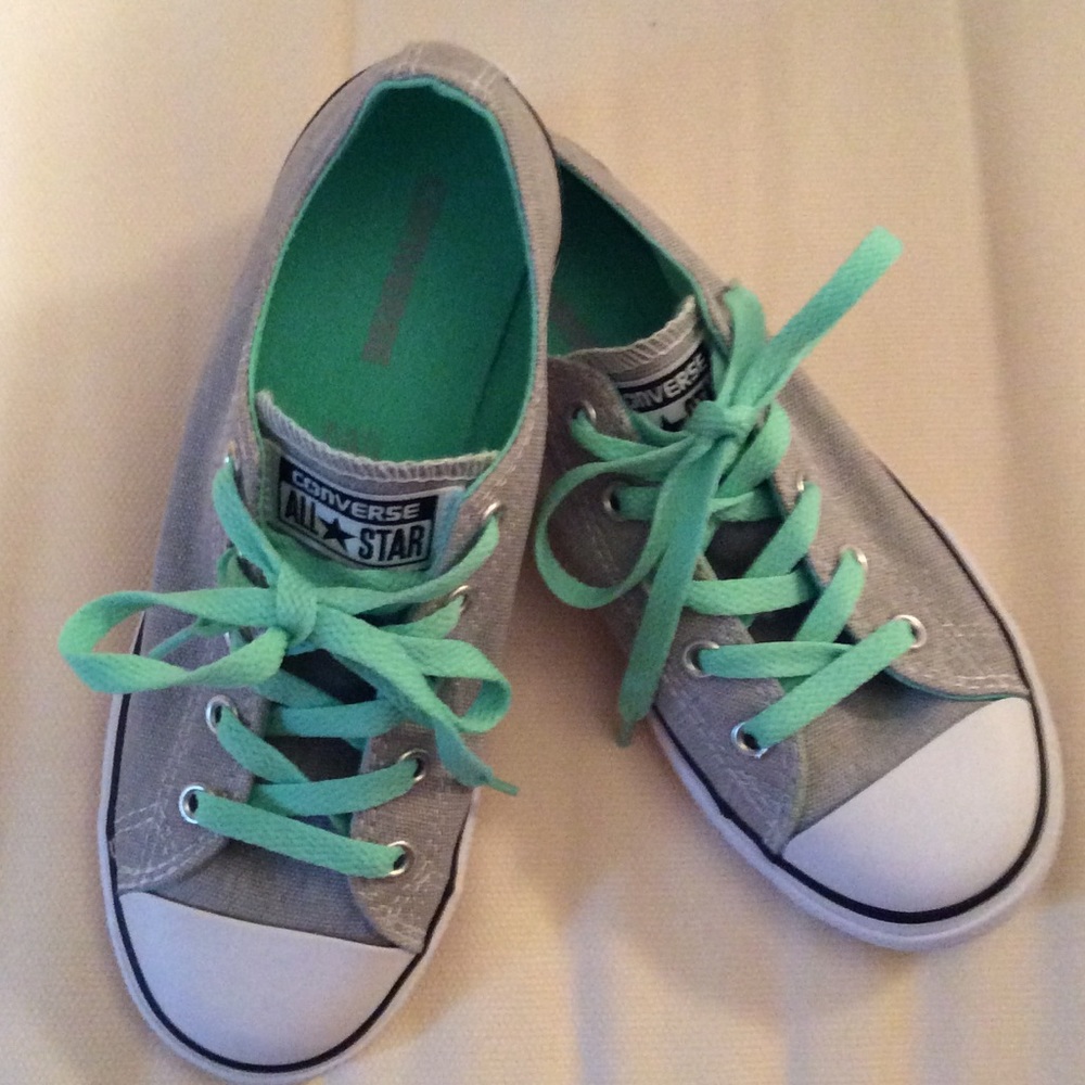 Converse All Star Low Tops - size 3 junior
