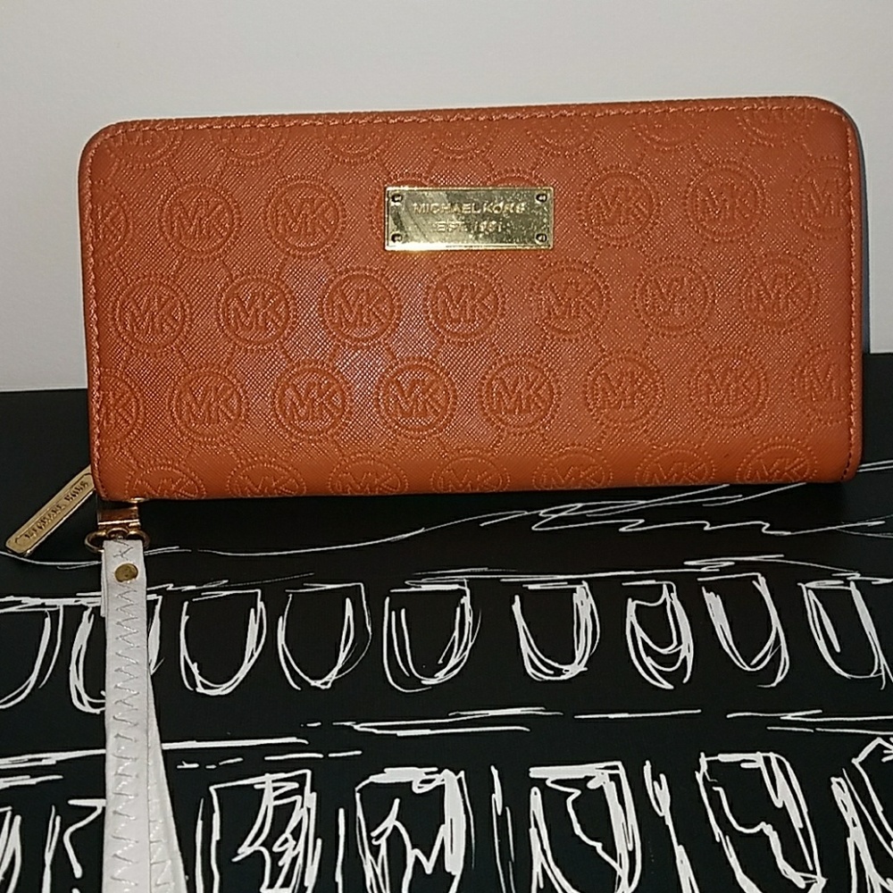 Michael Kors wallet w/ wristlet