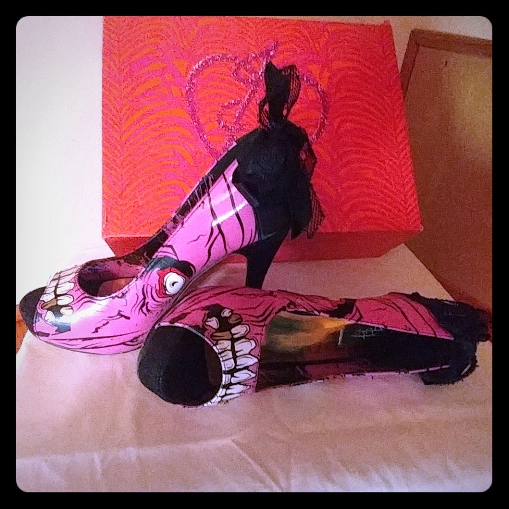 Iron fist gold digger size 8