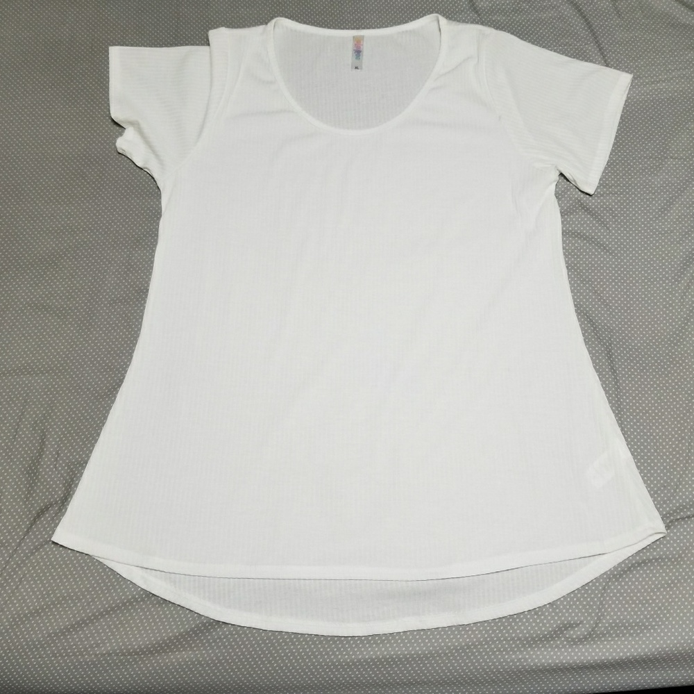 🦄🦄 SOLID WHITE!!! Lularoe Classic T🦄🦄🦄