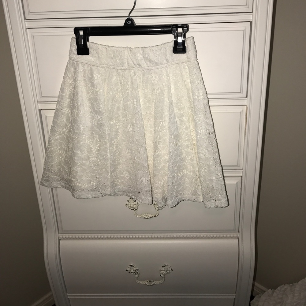 White lace skirt (Hollister)