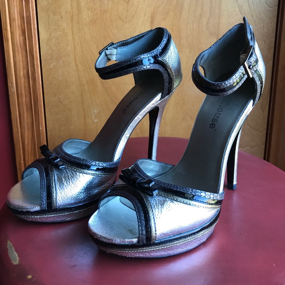 Dollhouse sexy silver metallic heel