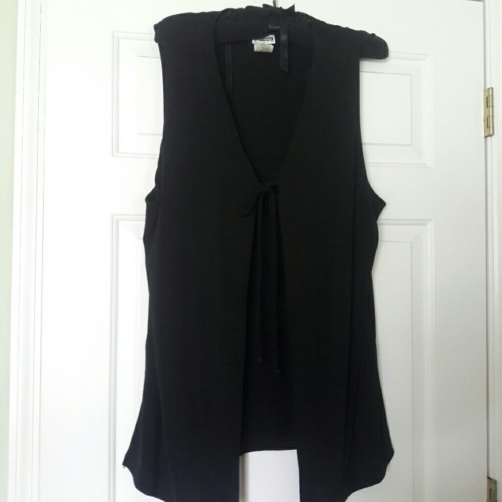 Super stretch vest, ties in front.