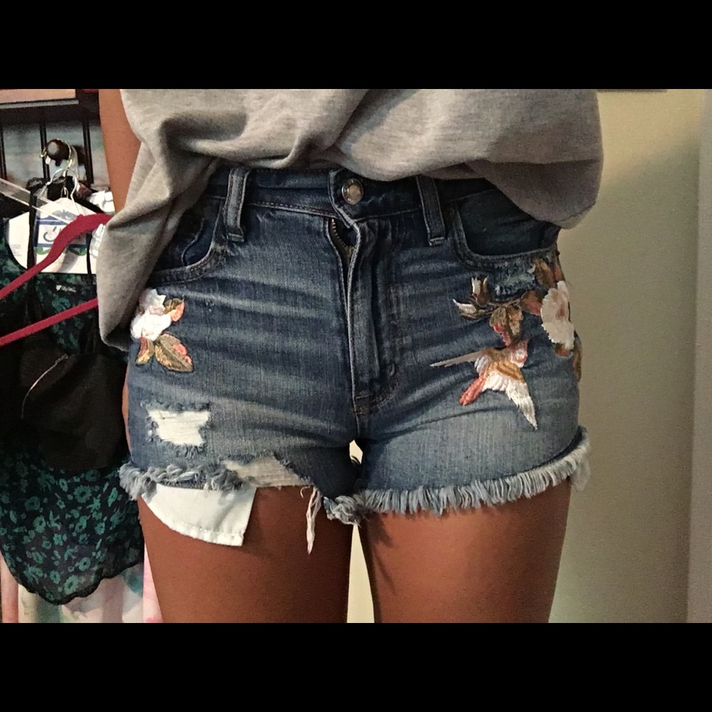 NWOT AMERICAN EAGLE EMBROIDERED SHORTS