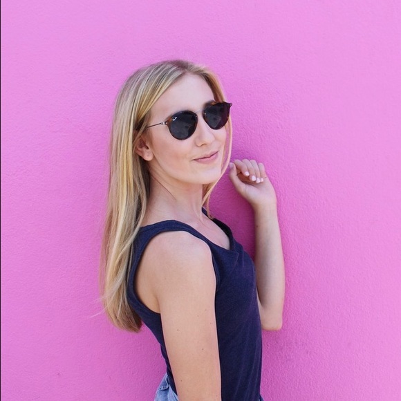 Meet your Posher, Heather - Picture 1 of 1