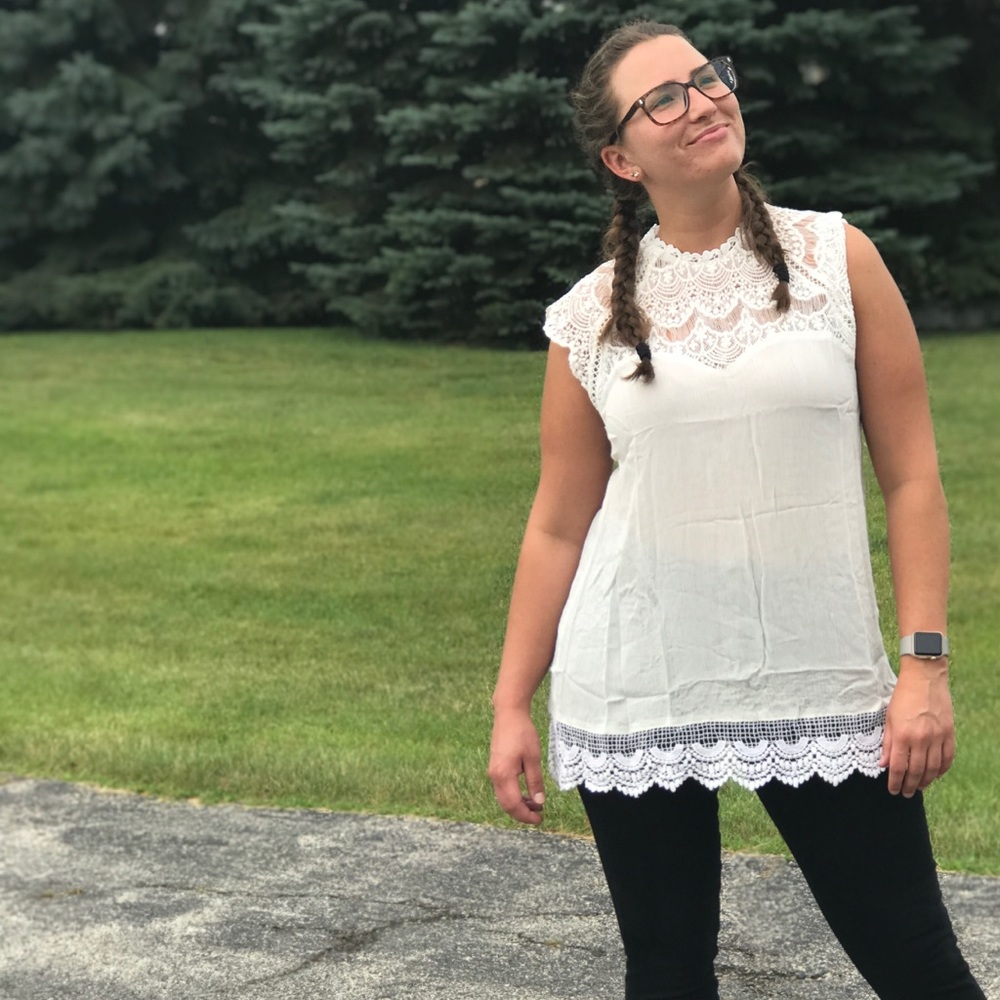 ✨ lace white cap sleeve top - Picture 3 of 6