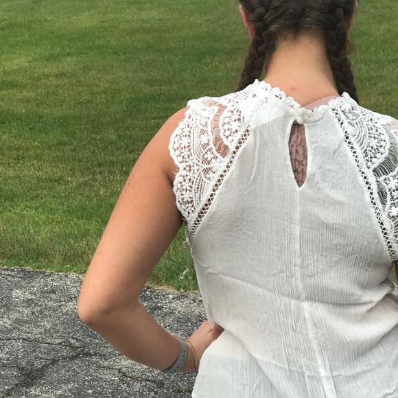 ✨ lace white cap sleeve top - Picture 2 of 6