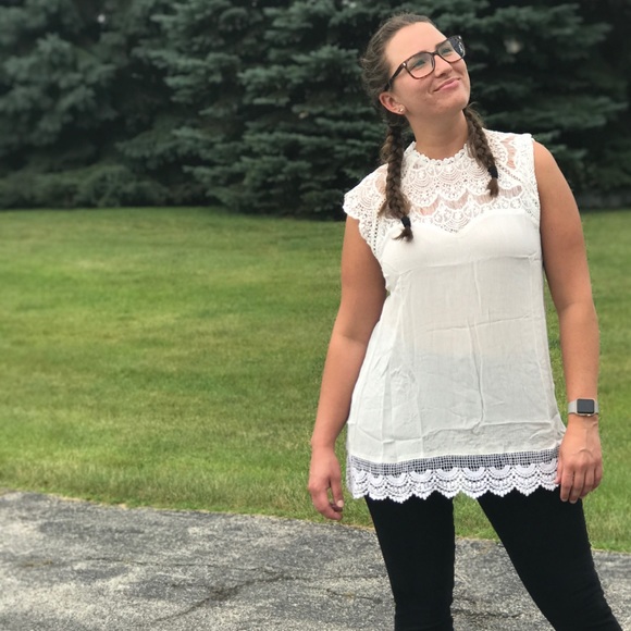 ✨ lace white cap sleeve top - Picture 3 of 6